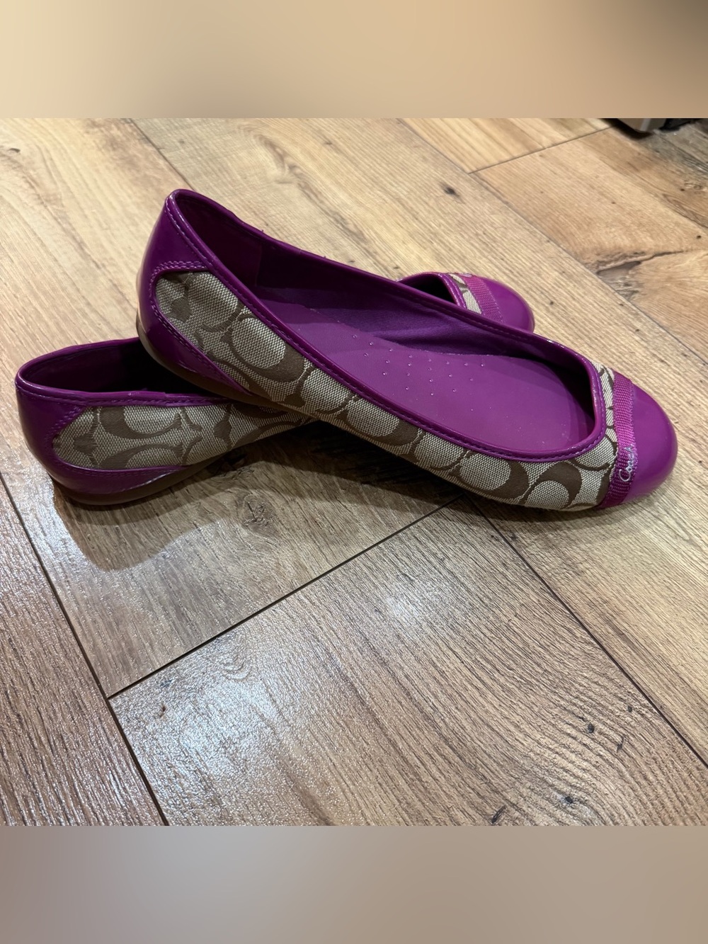 Classic Coach signature ballet flats in a super pretty purple color 💜 9.5